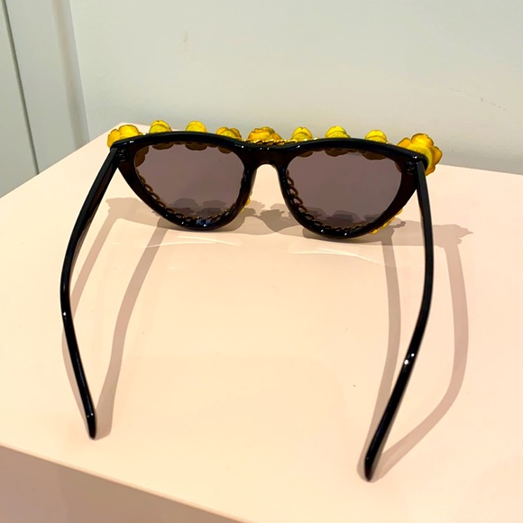 Gold Flower Sunglasses - Adult size - Picture 4 of 5